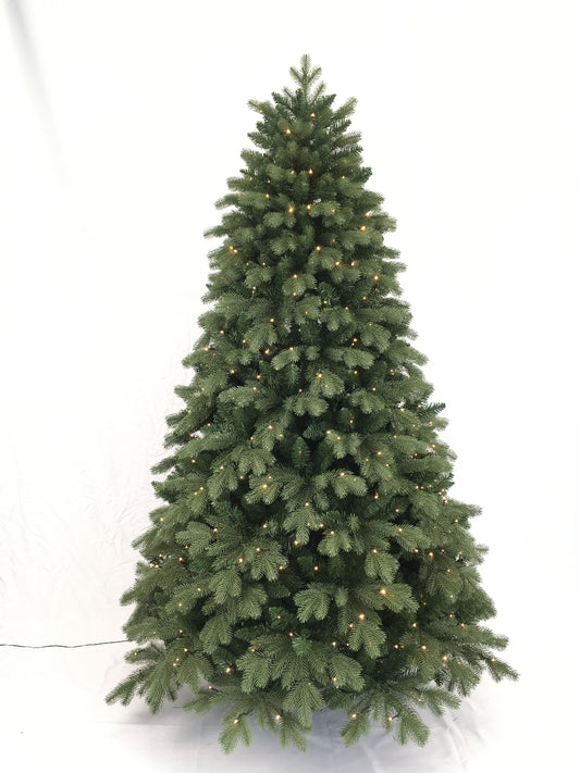 A Kunstkerstboom Skanderborg groen met LED lampjes. NU 50% KORTING OP AL ONZE KUNSTKERSTBOMEN.